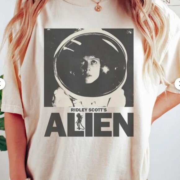 Gildan Tops - Vintage Alien Ridley Scott's Movie 1979 T-Shirt, Alien Movie T-shirt